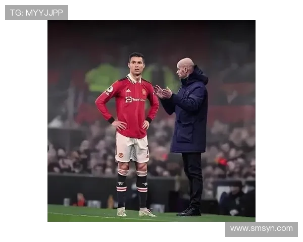 滕哈赫战术体系下边后卫角色定位与近期表现分析